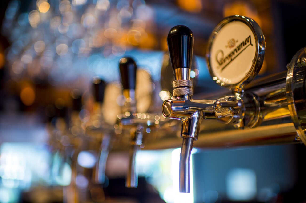Gros plan sur tireuse à bière